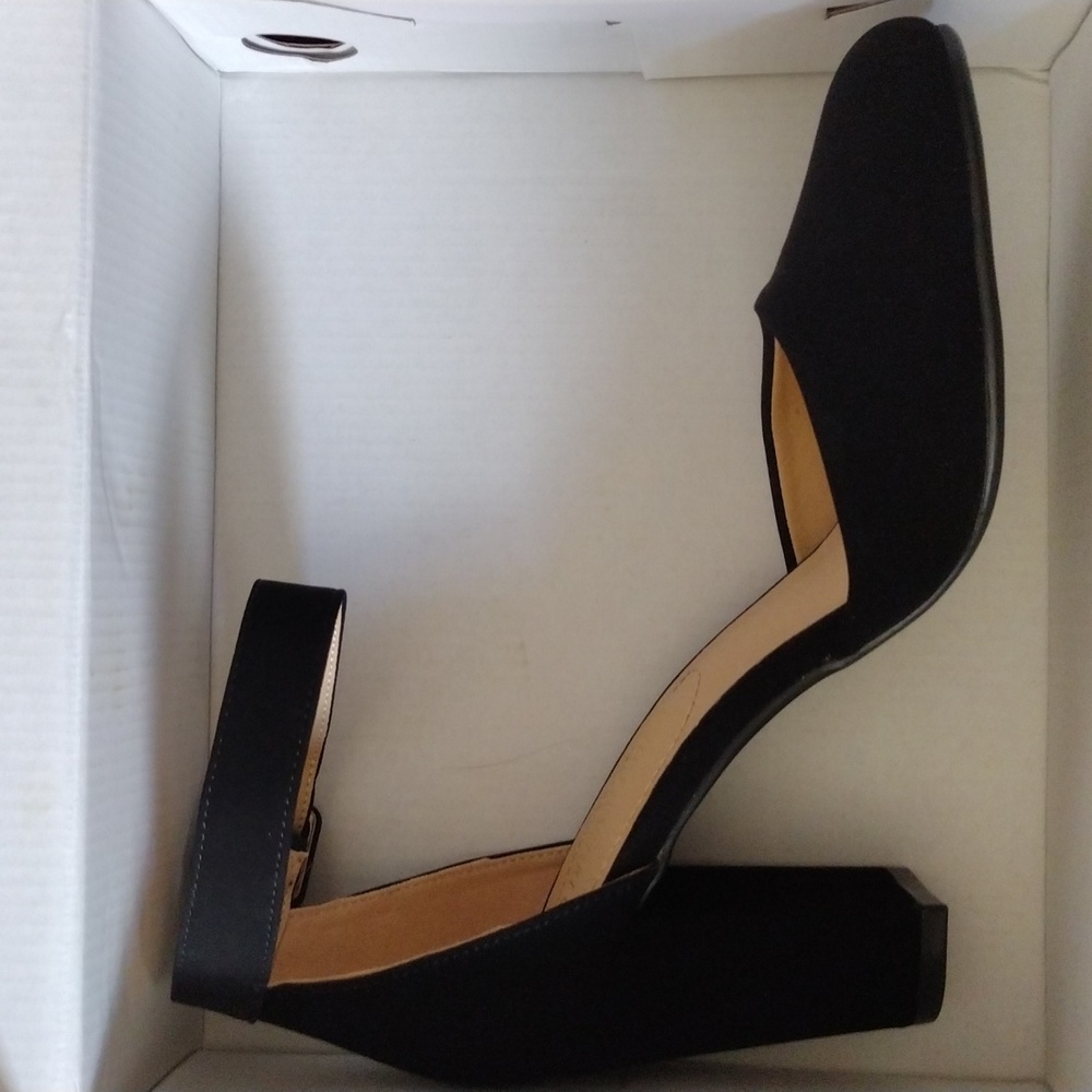 Shoes - Picture 2 of 3